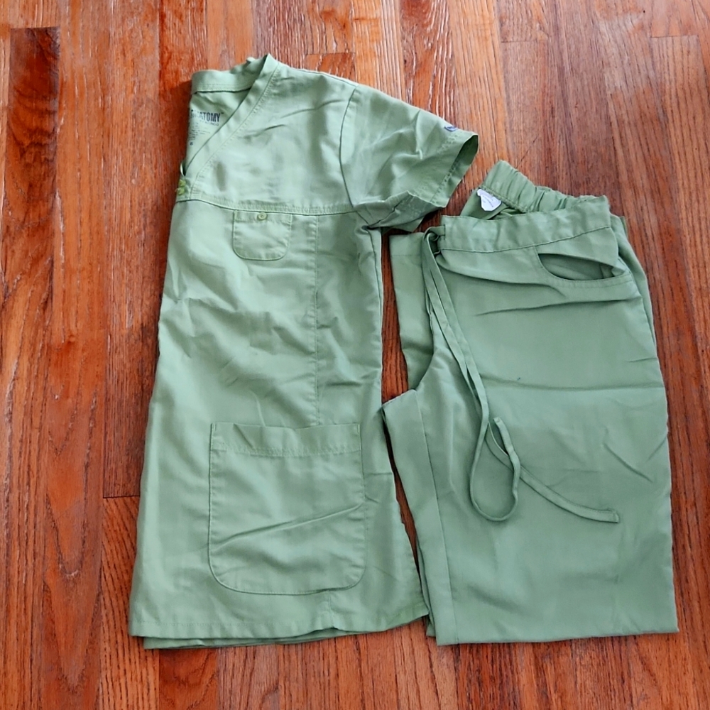 Light green Grey's Anatomy scrubs top small bottom xs petite